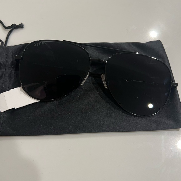 DIFF - Sunglasses, Black - Picture 2 of 4